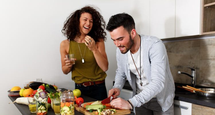 fun date ideas couple cooking